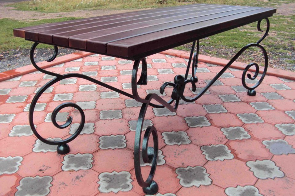 кованые столы