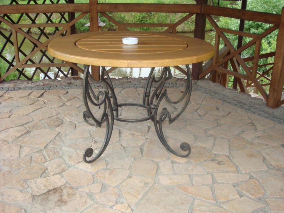 купить кованый стол