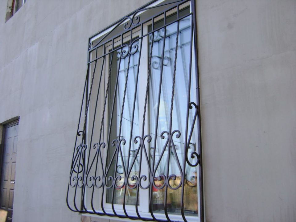 изготовление кованых решеток на окна