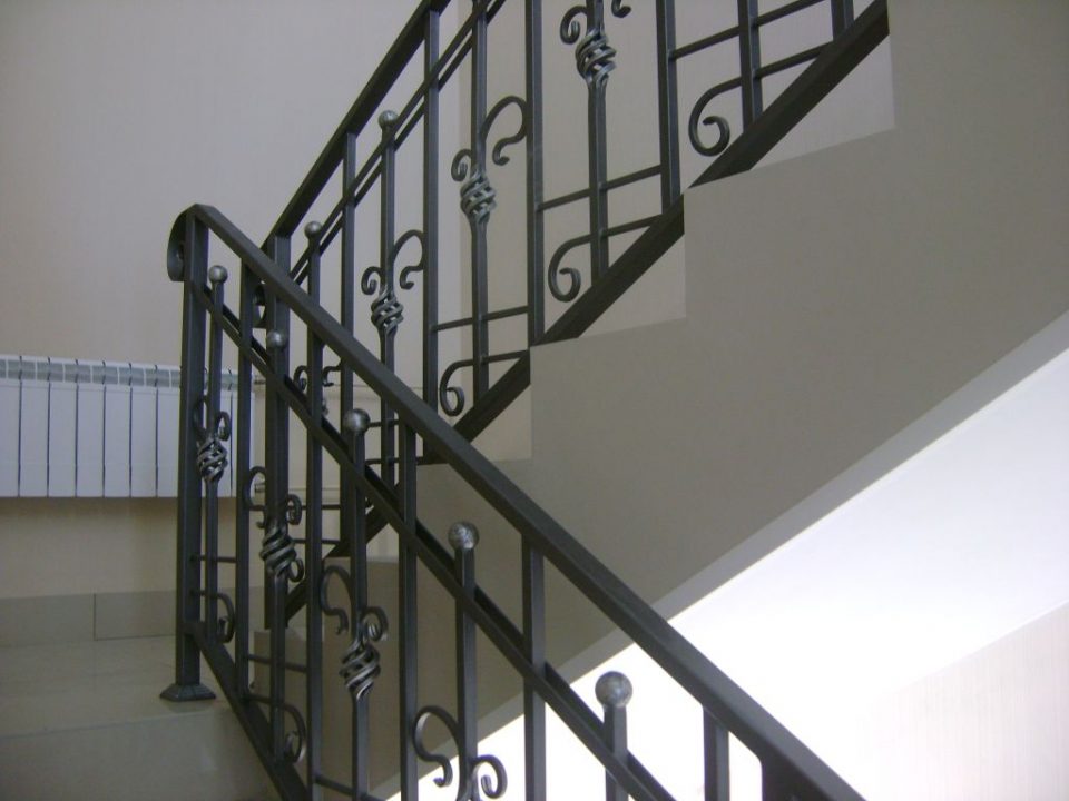 кованые лестницы в доме пенза